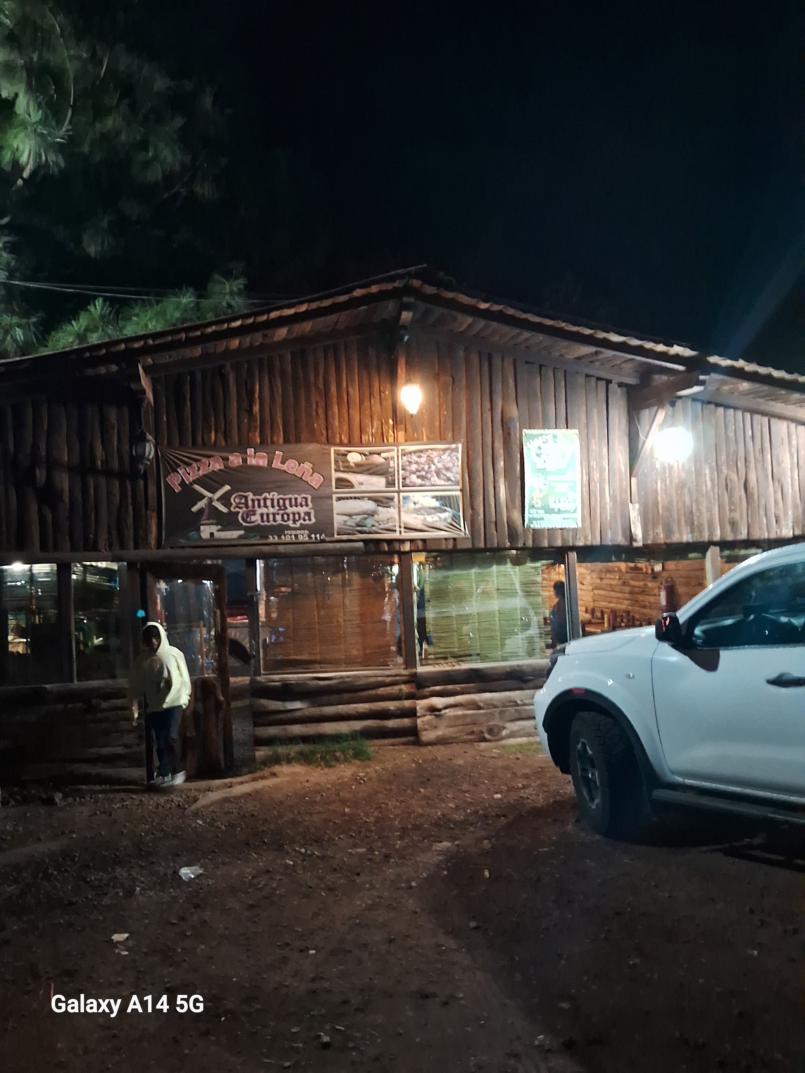 Pizza a la leña, Antigua Europa image 7