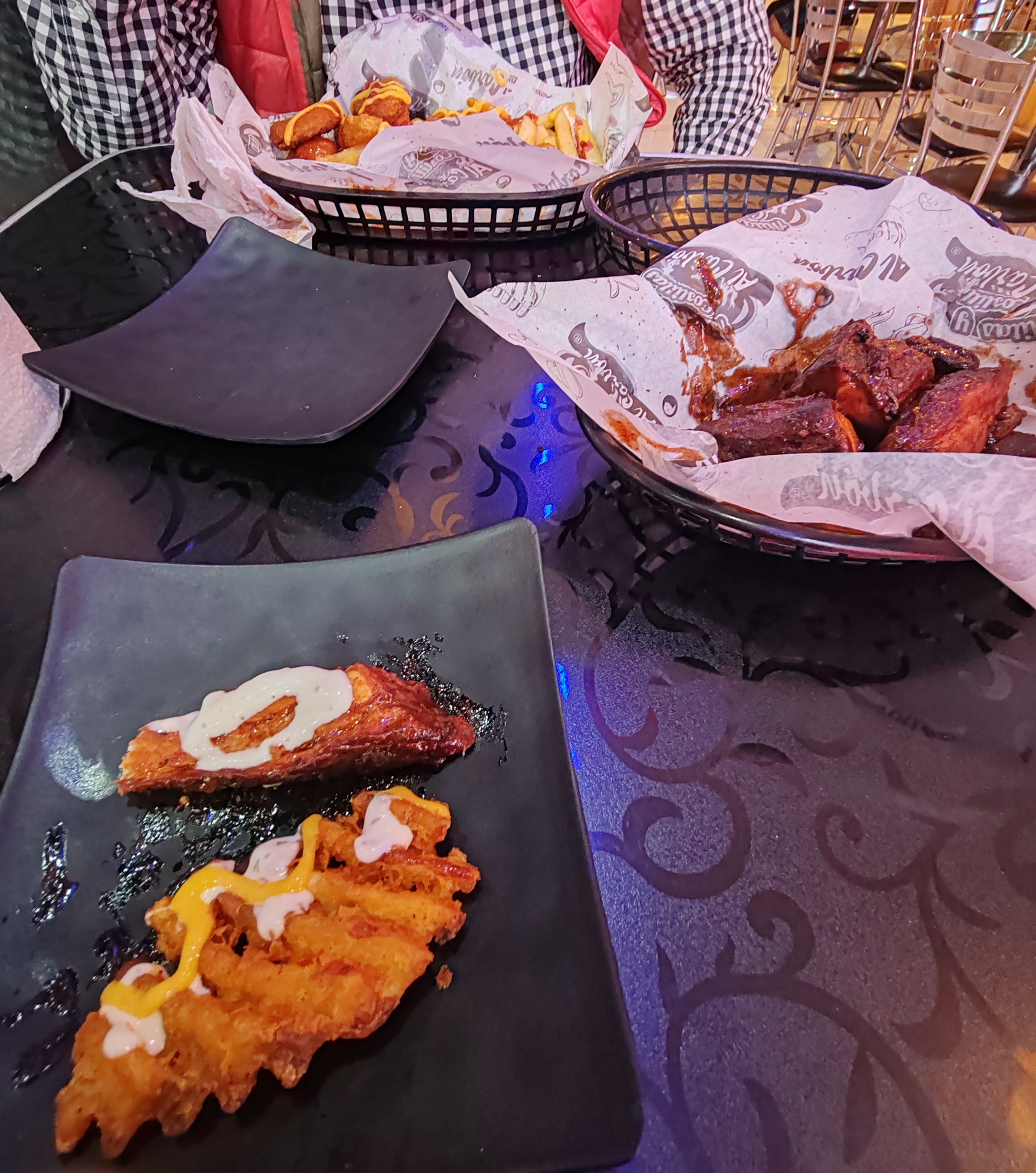 Alitas y costillas al carbón image 4