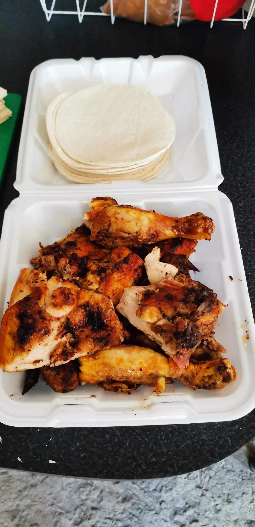 El Pollo lucas, pollos asados al carbón image 5