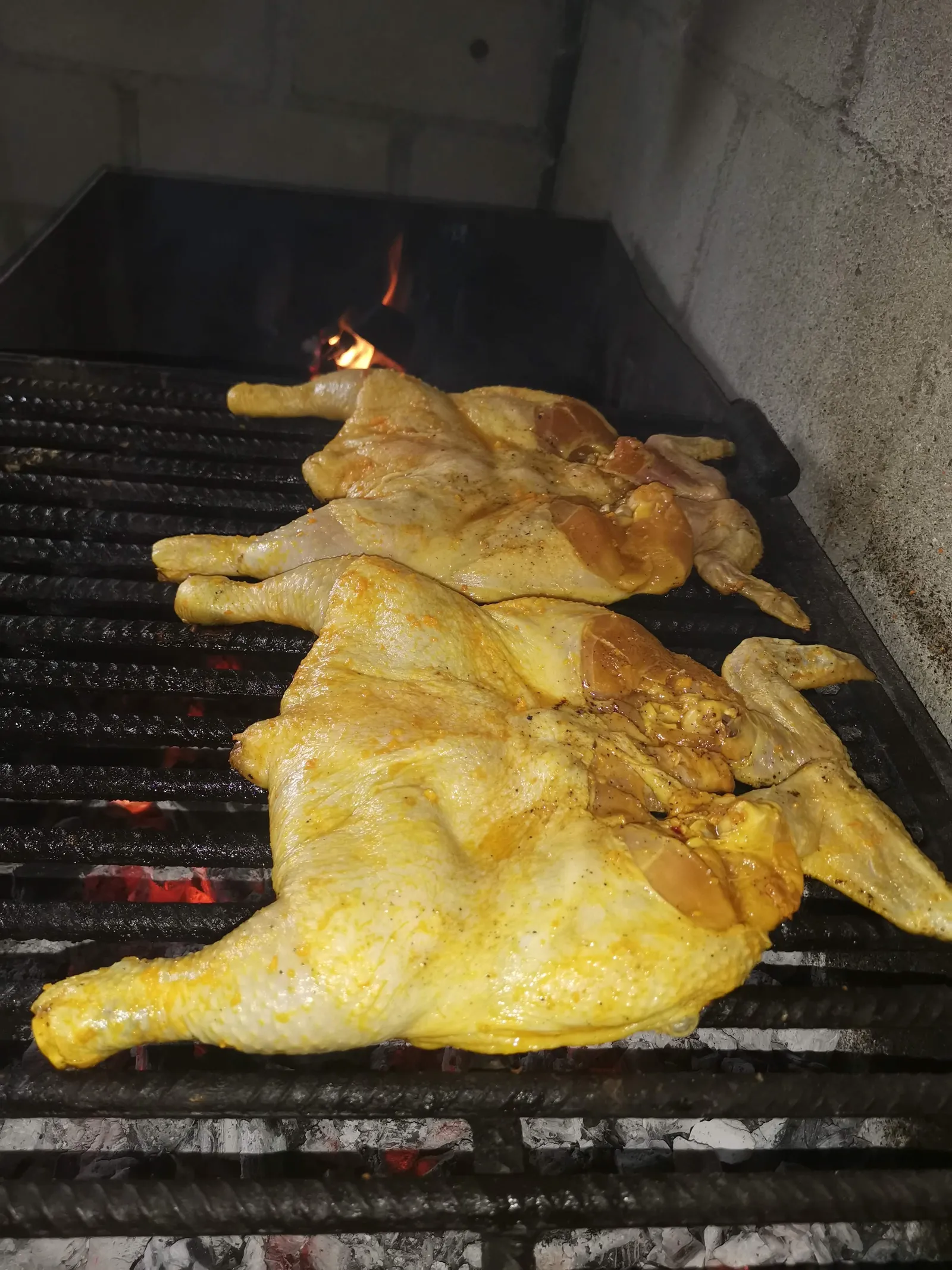 El Pollo lucas, pollos asados al carbón image 9