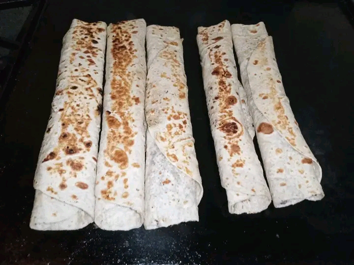 Burritos tacos y hamburguesas (Laurita)Laura torres image 9