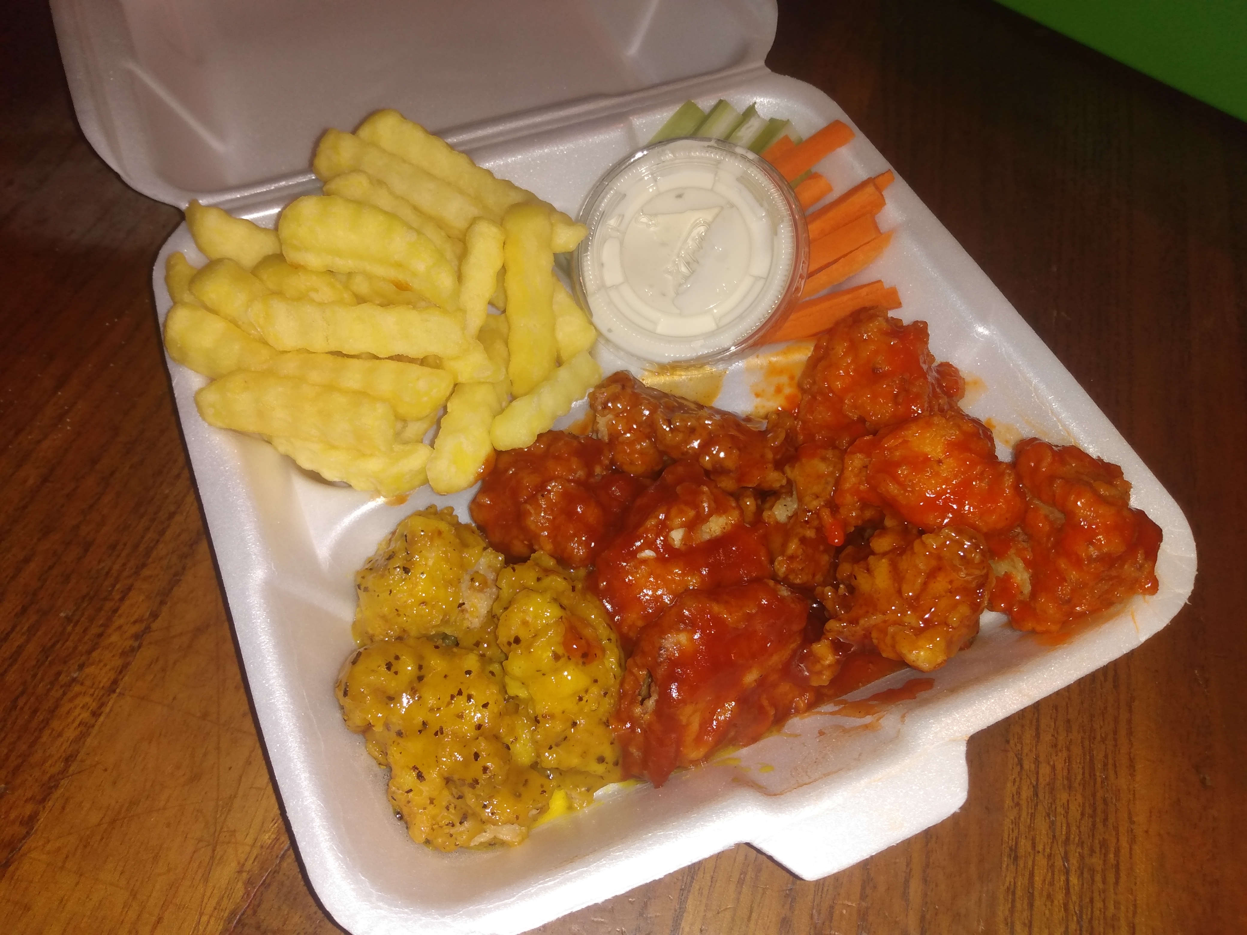 YAYA'S Alitas y Boneless image 1