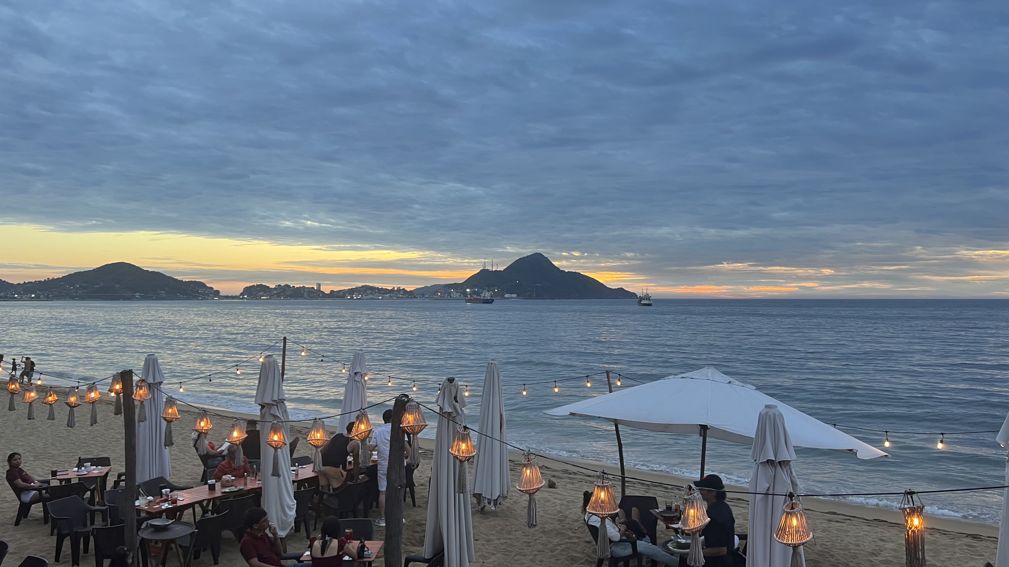 Pata Salada Beach Bar image 8