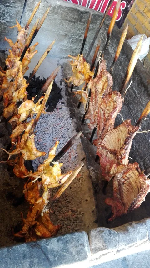 Pollos Y Costillas Al Pastor La Granja .. El Colomo image 1