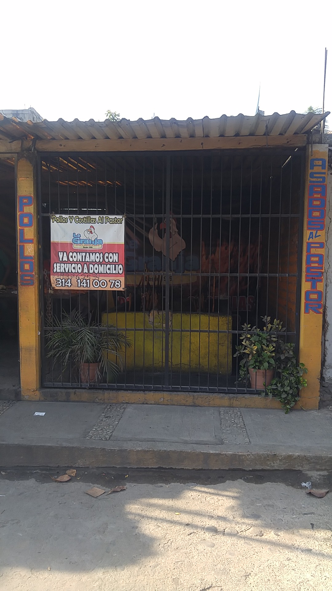 Pollos Y Costillas Al Pastor La Granja .. El Colomo image 8