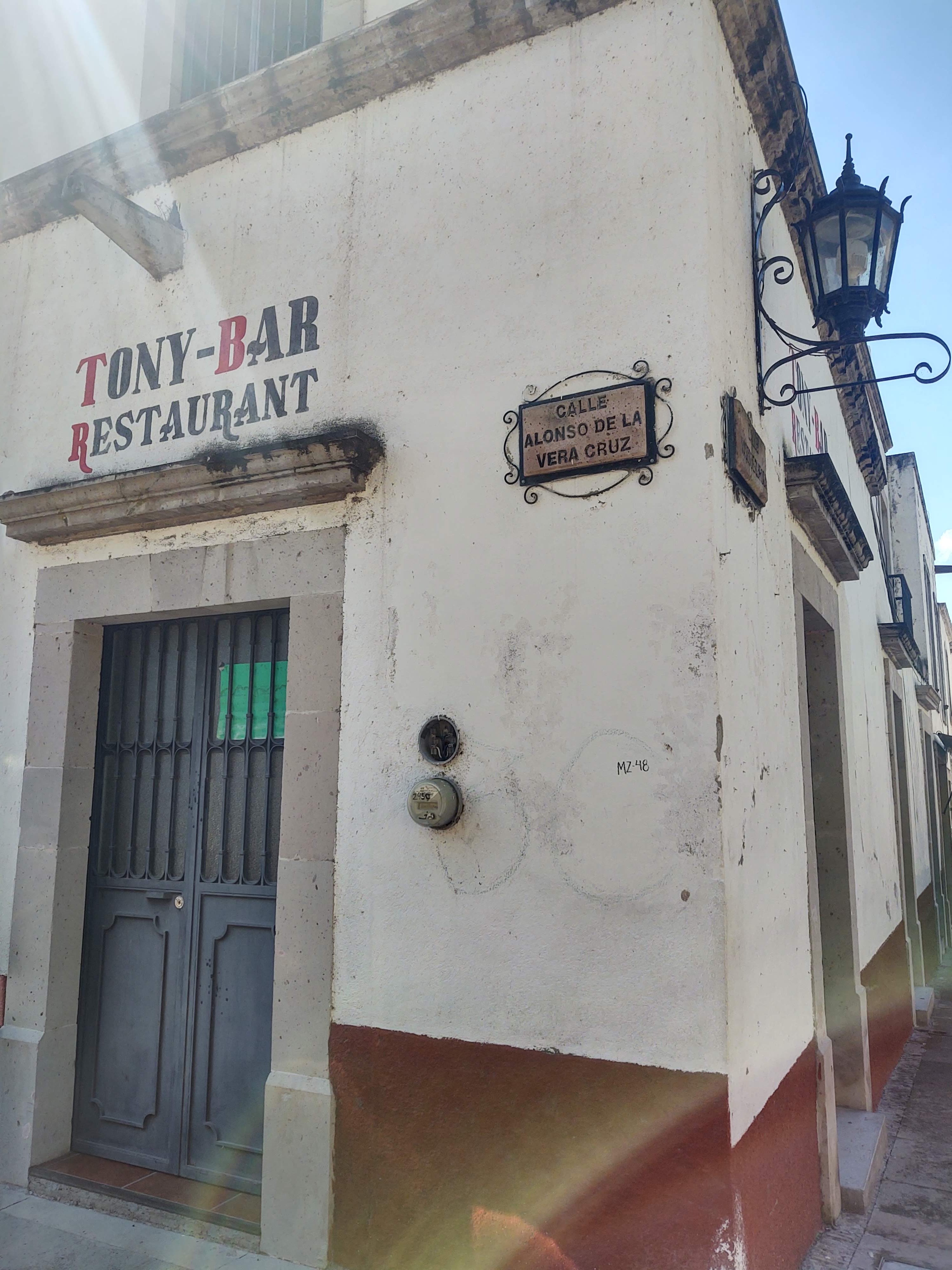 Tony bar restaurant image 5