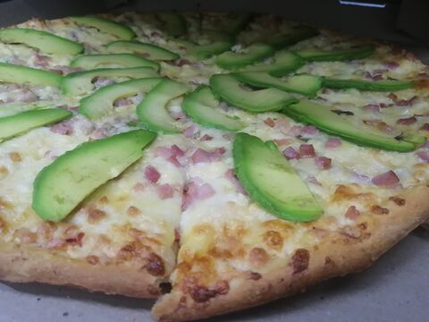 Henries Pizza image 4