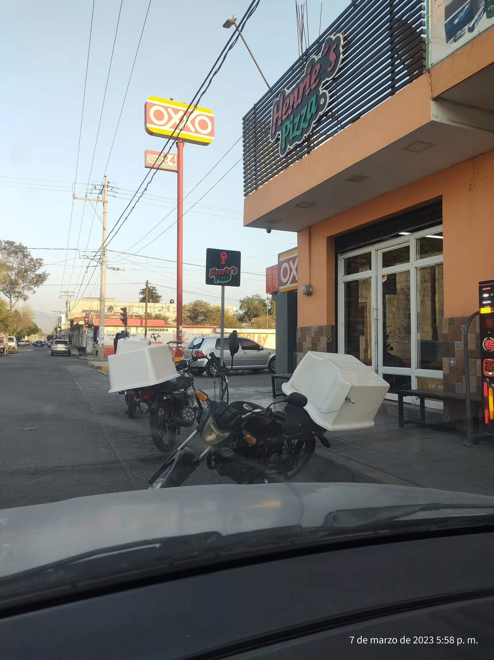 Henries Pizza image 7
