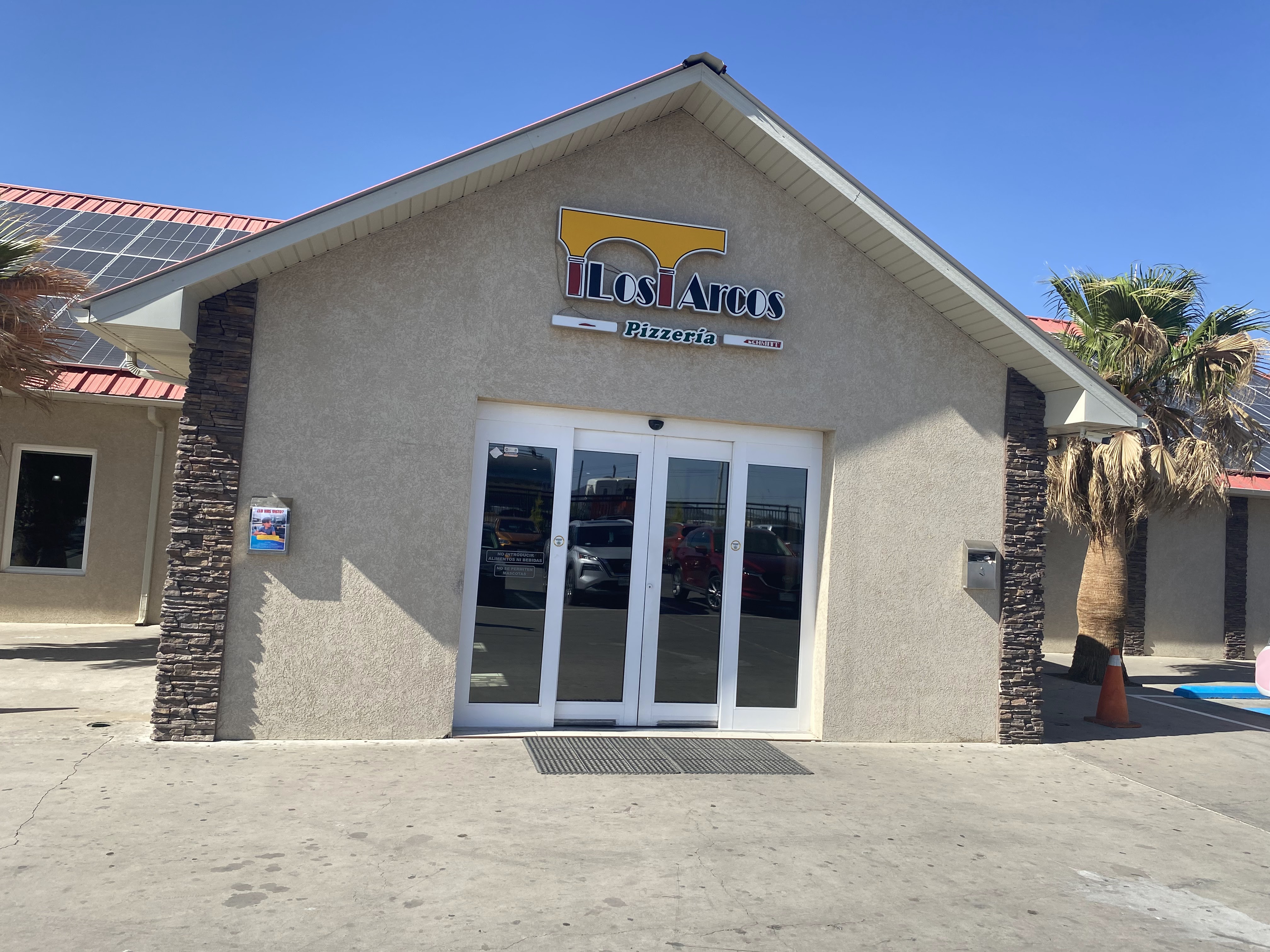 Pizzería Los Arcos (Periférico Gomez Morín) image 1