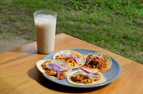 El bufé Tacos de Guisado image 3
