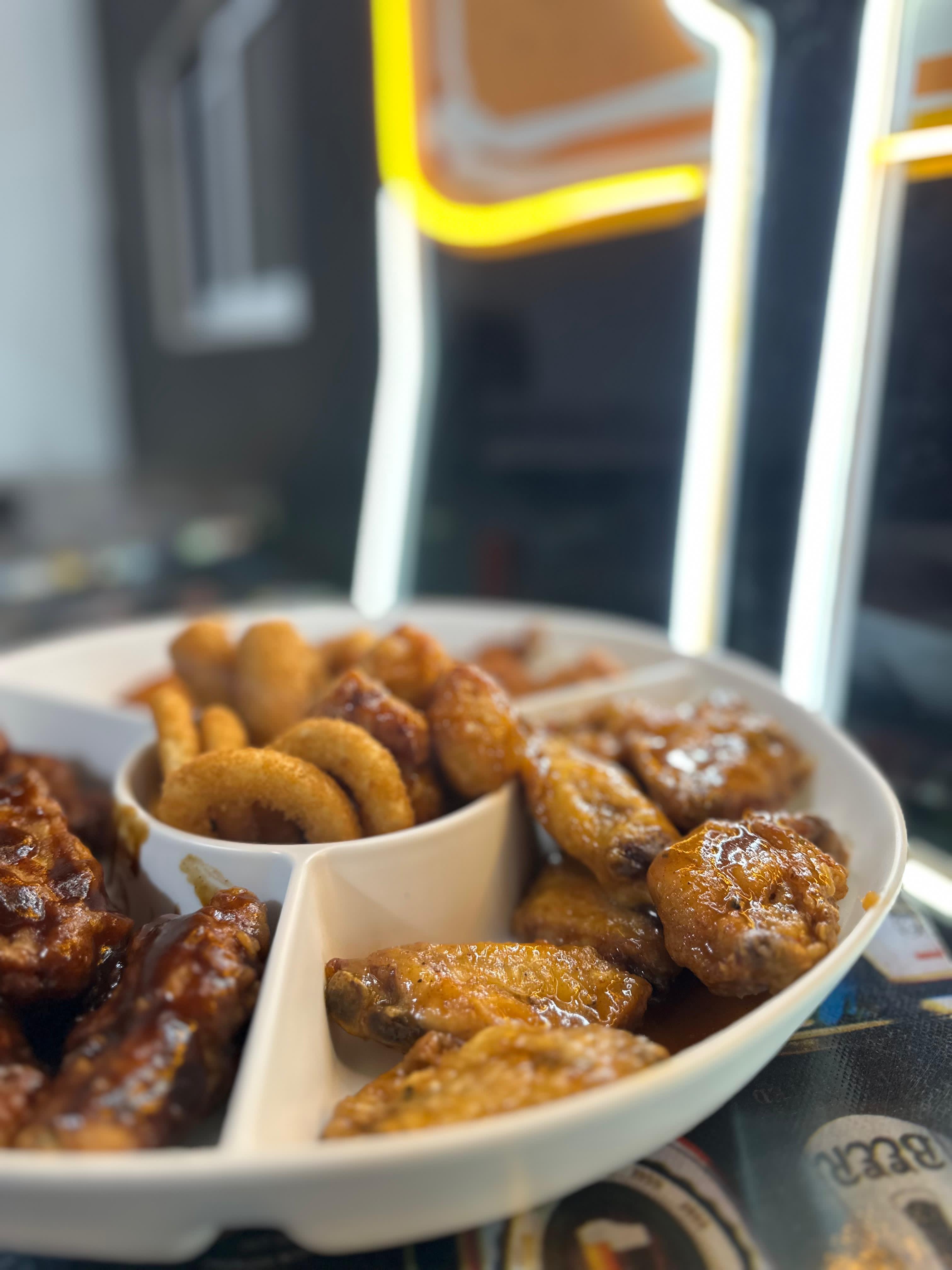 Alitas y snacks La Chona image 3