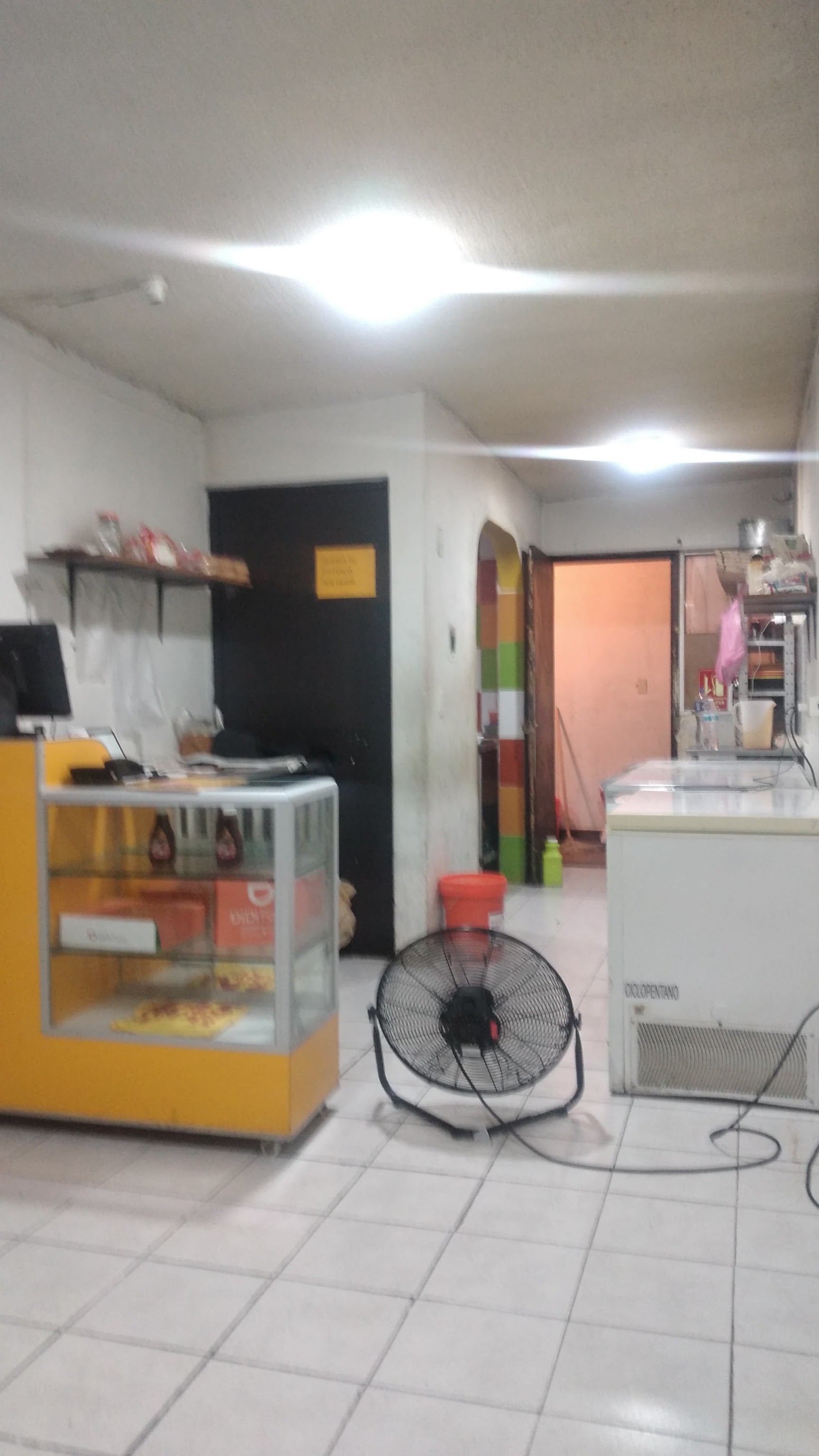 Las Pinches Alitas SR image 7