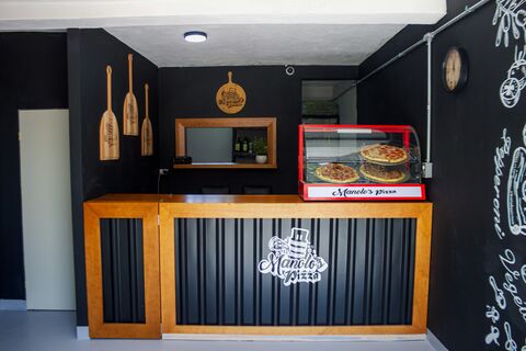 MANOLO'S PIZZA image 1