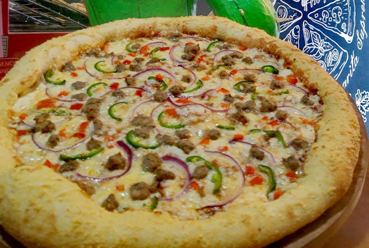 MANOLO'S PIZZA image 2