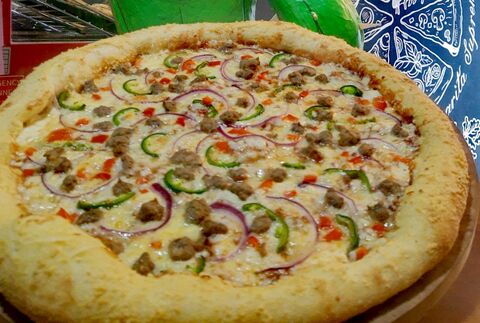 MANOLO'S PIZZA image 2