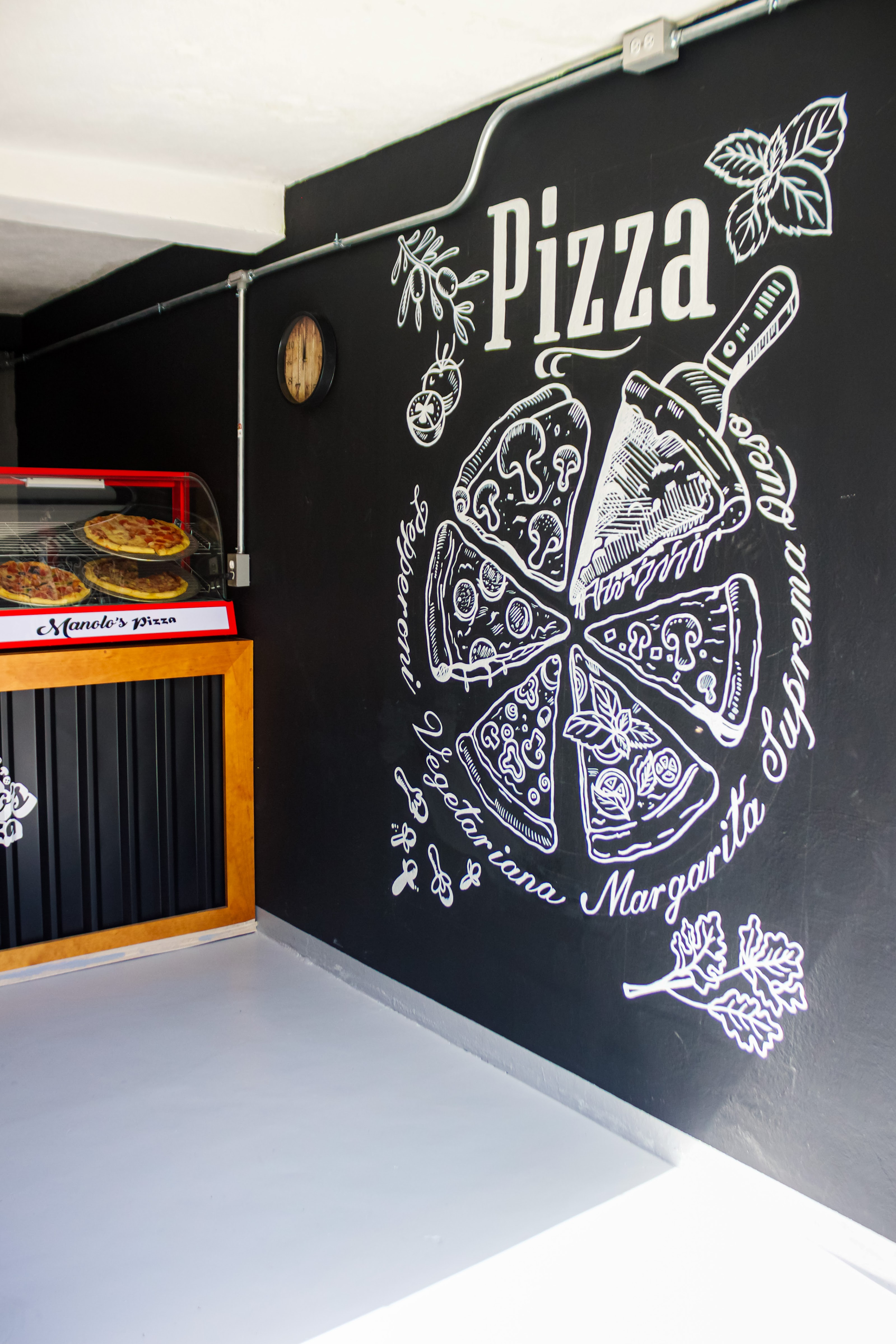 MANOLO'S PIZZA image 5