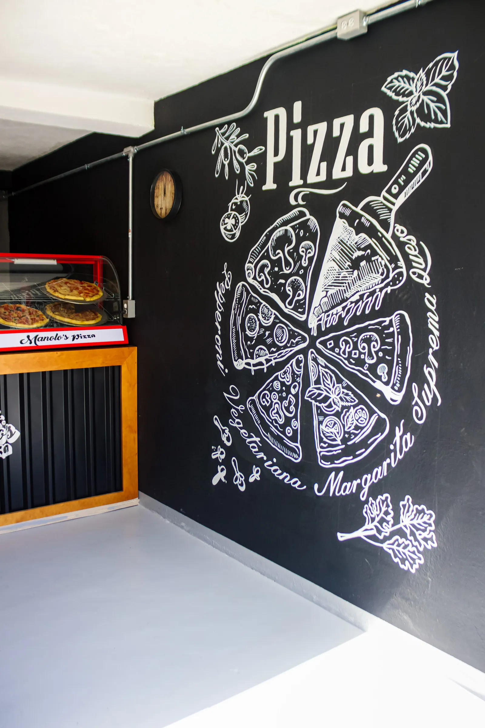 MANOLO'S PIZZA image 5