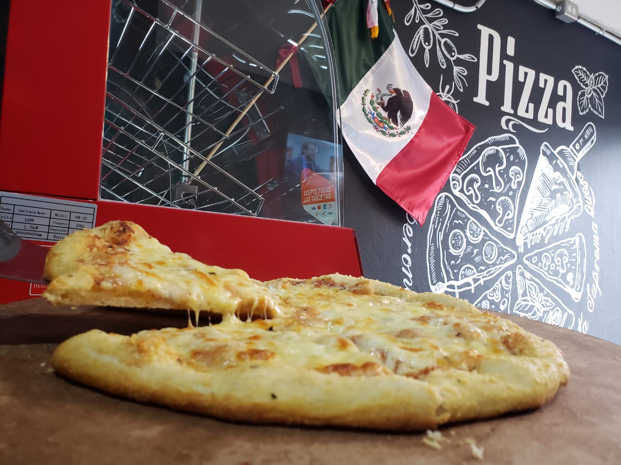 MANOLO'S PIZZA image 6