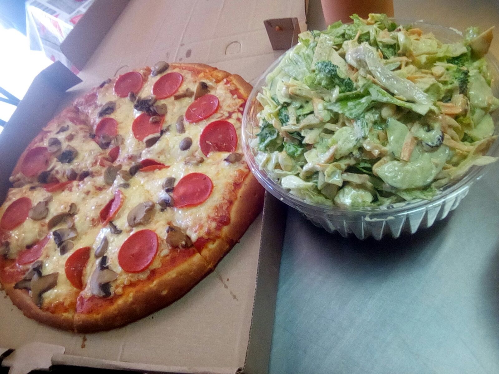 Pizza & Salads Dlizy image 4