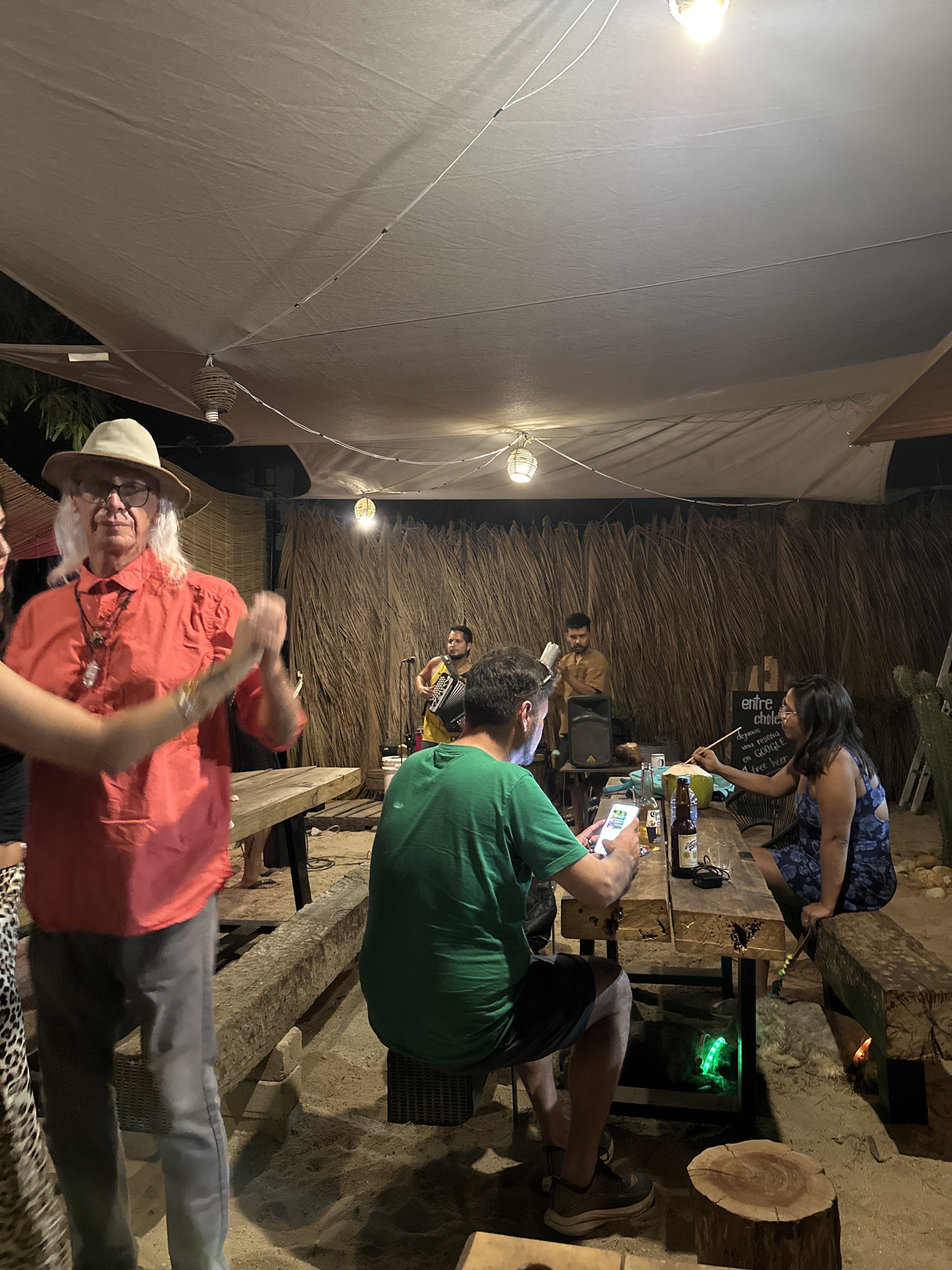 ENTRE CHILES cevicheria & mezcaleria image 9