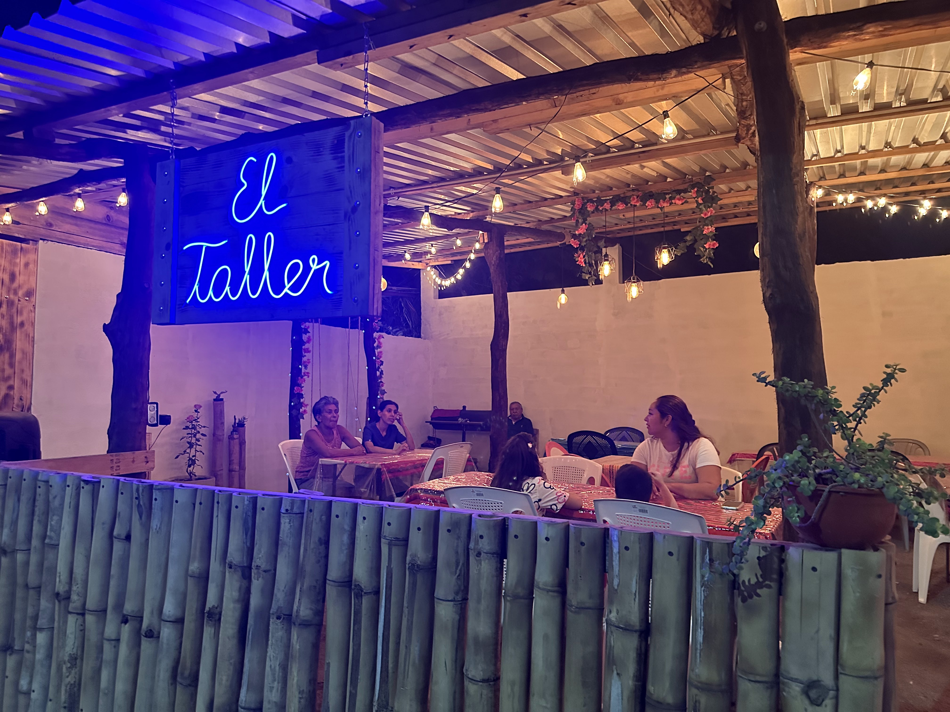 Antojitos Mexicanos “El taller“ image 5