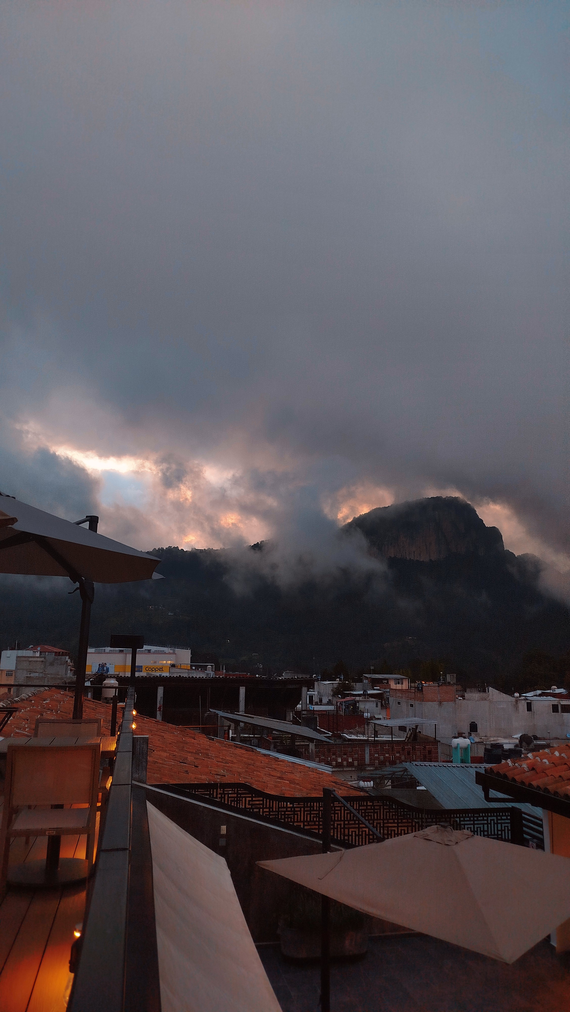 360 Rooftop Lounge & Dining image 8