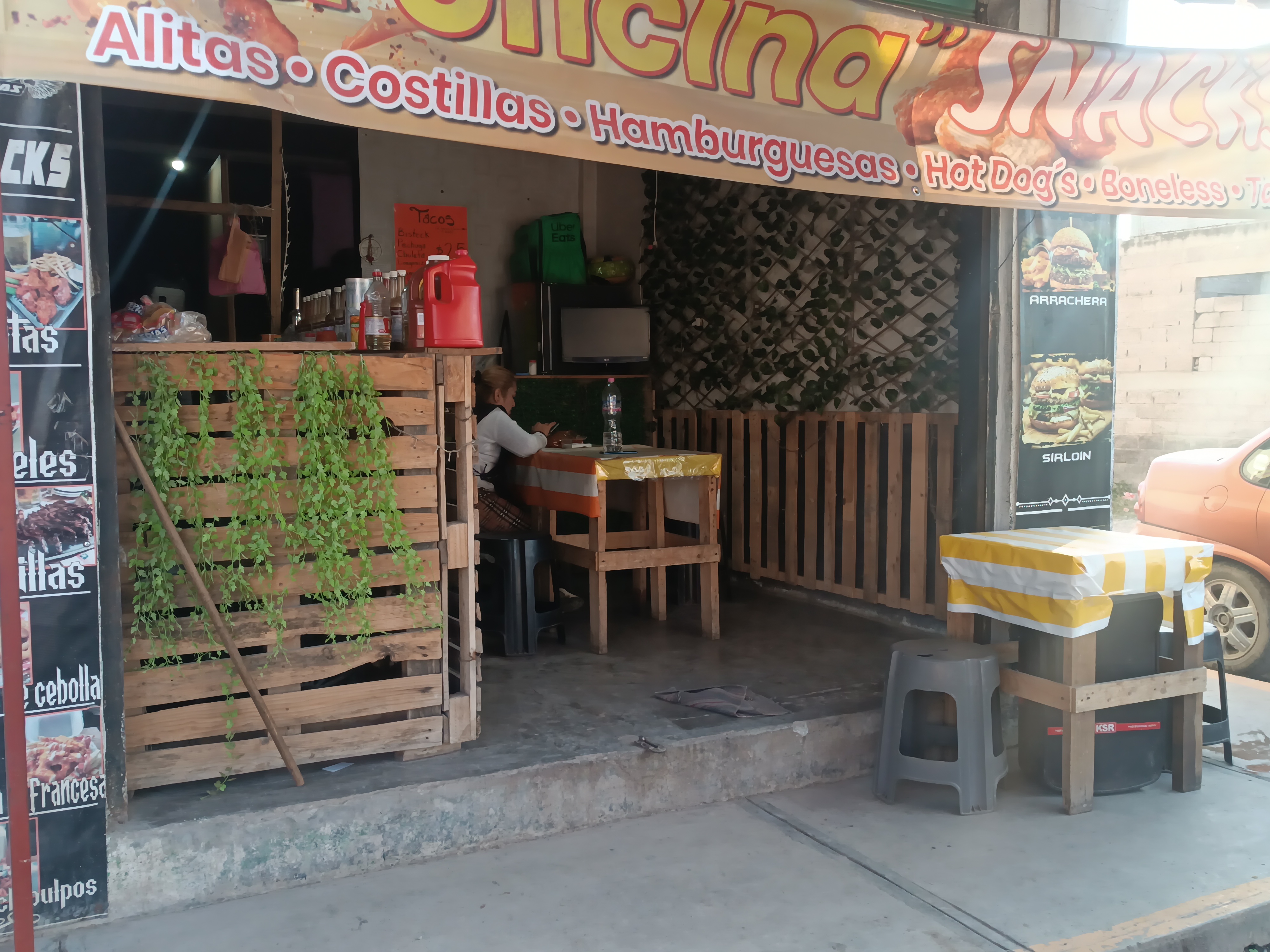 LA OFICINA SNACKS image 2