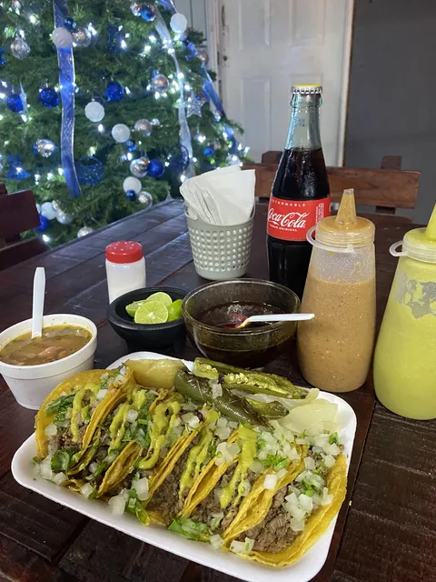 La Barra tacos de Bistec image 7
