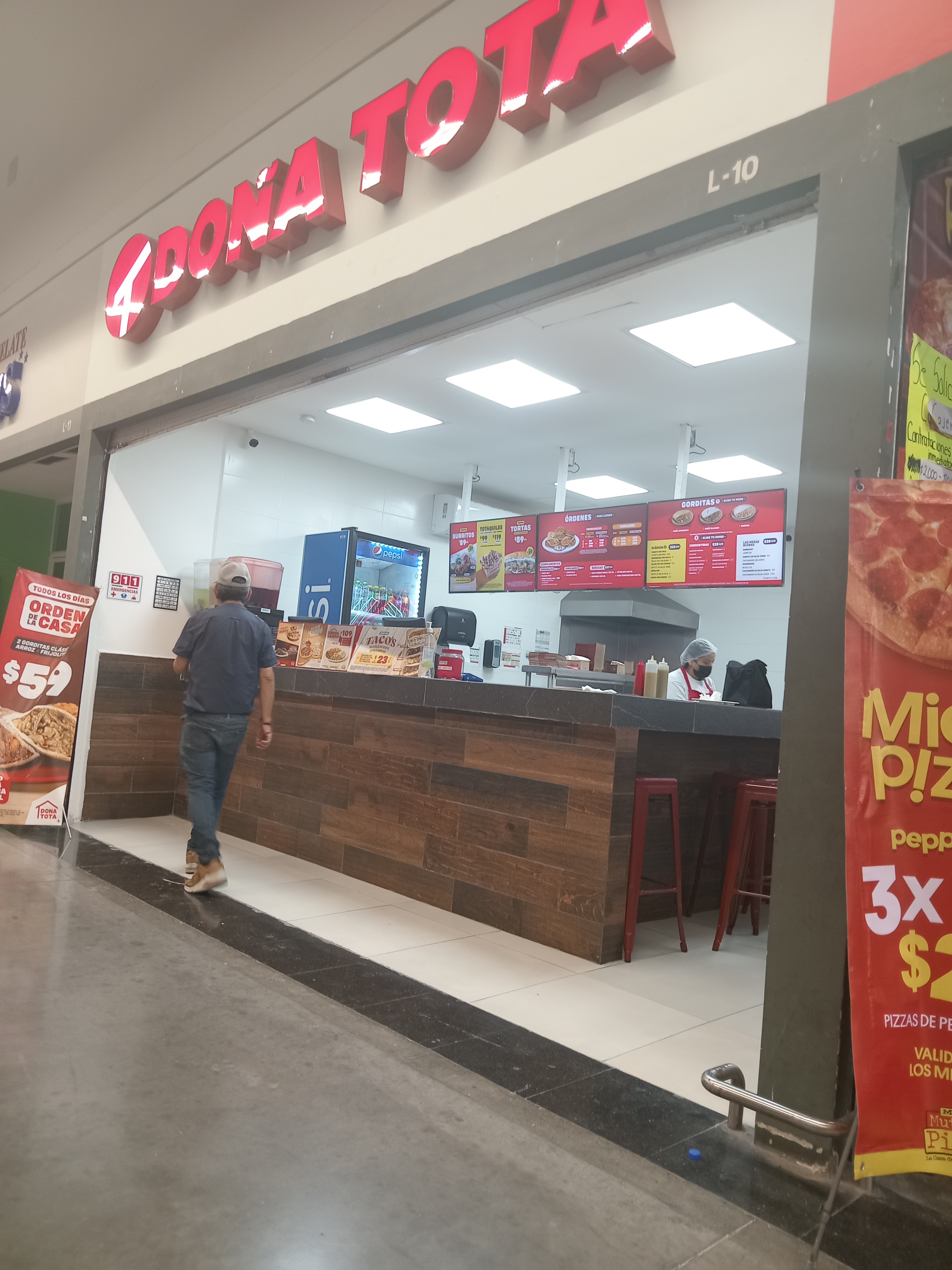 Gorditas Doña Tota (Soriana Hiper Santa Rosa) image 2