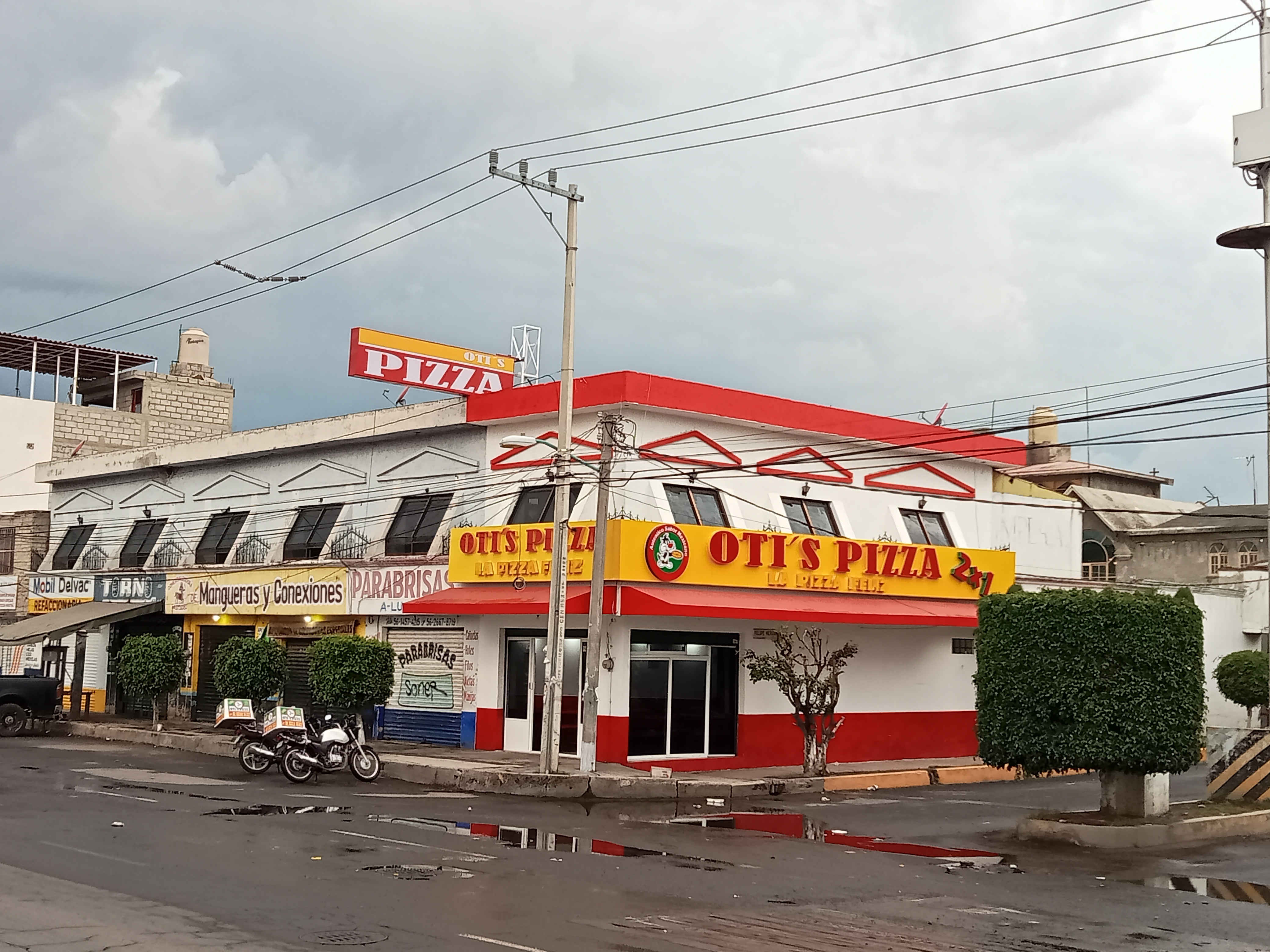 OTI'S PIZZAS image 1