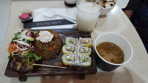 Lucky Sushi image 5