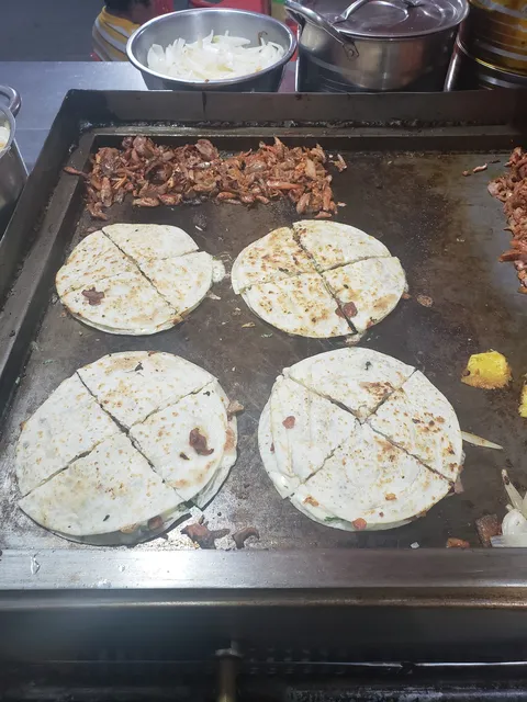 Tacos al pastor Mario y carniceria Mario. image 8