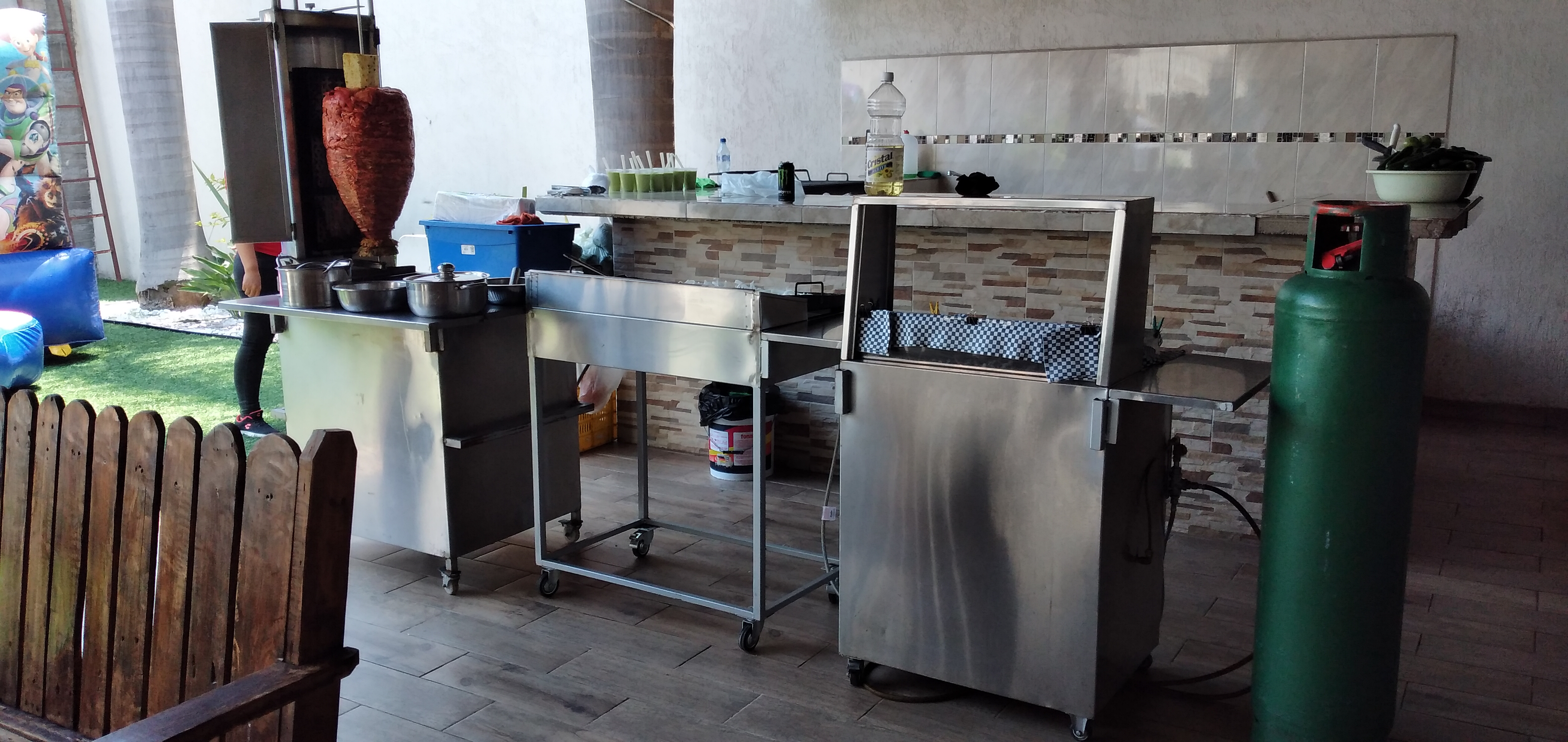 Tacos al pastor Mario y carniceria Mario. image 10