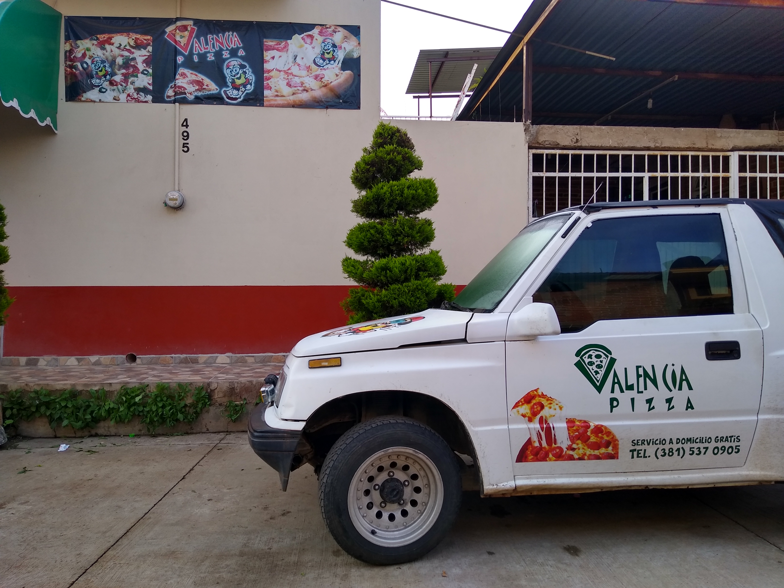 Valencia Pizza image 5