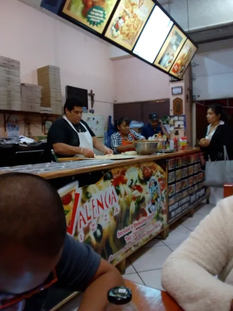 Valencia Pizza image 8