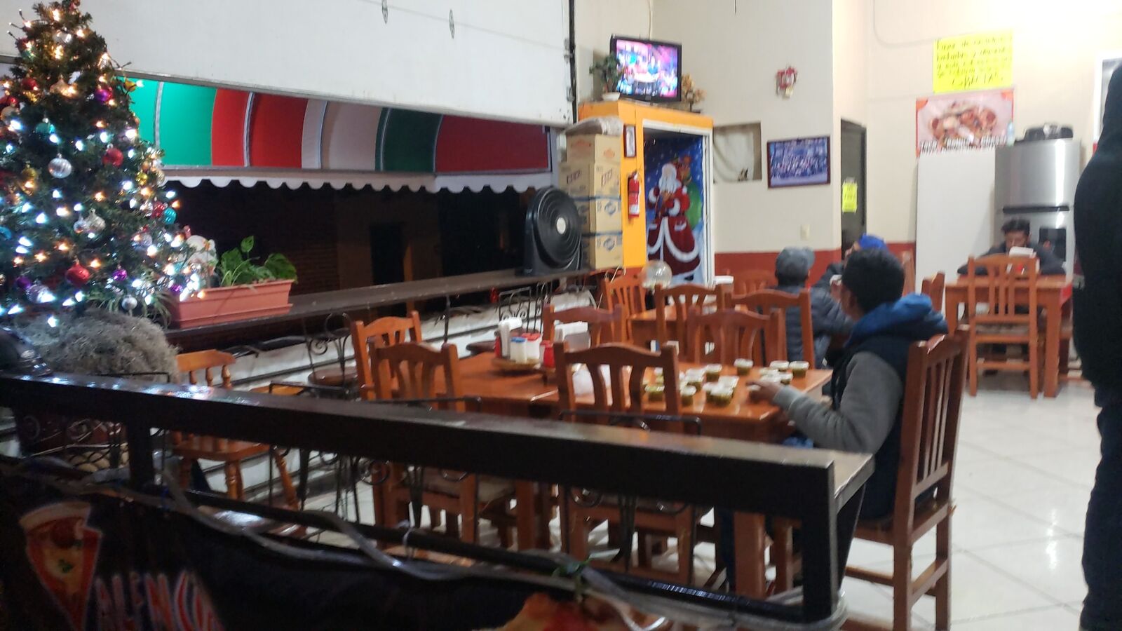 Valencia Pizza image 9