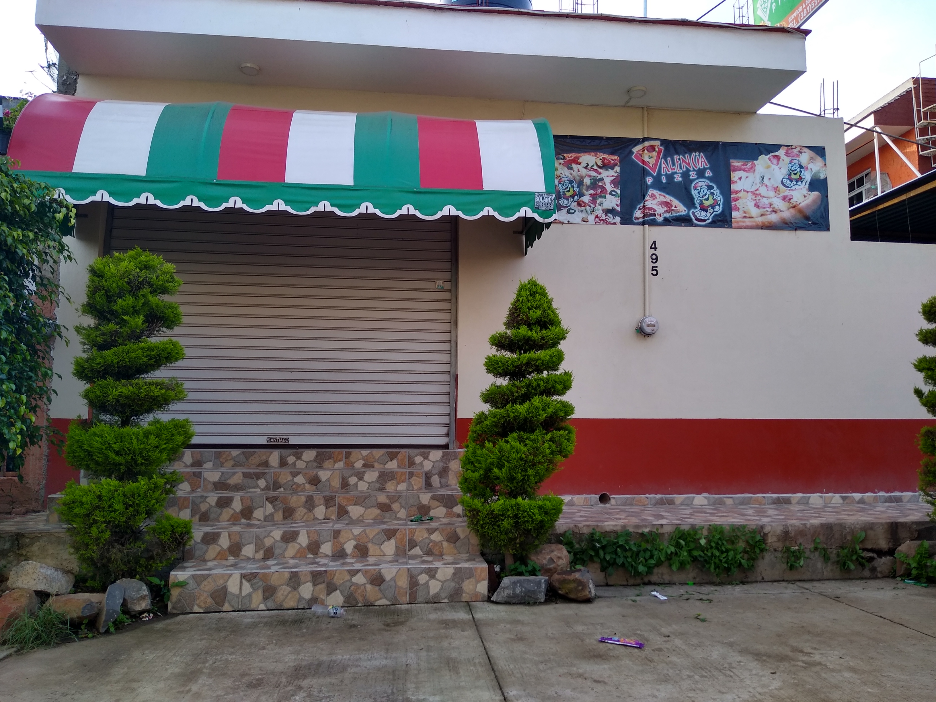 Valencia Pizza image 10