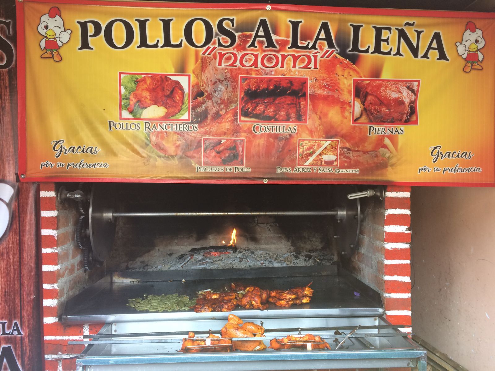 Pollos a la leña Naomí image 2