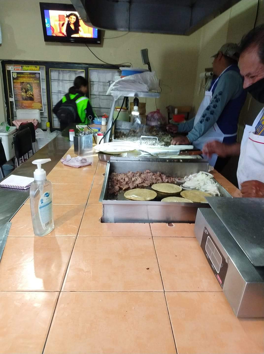 Taquería "El güiro". image 1