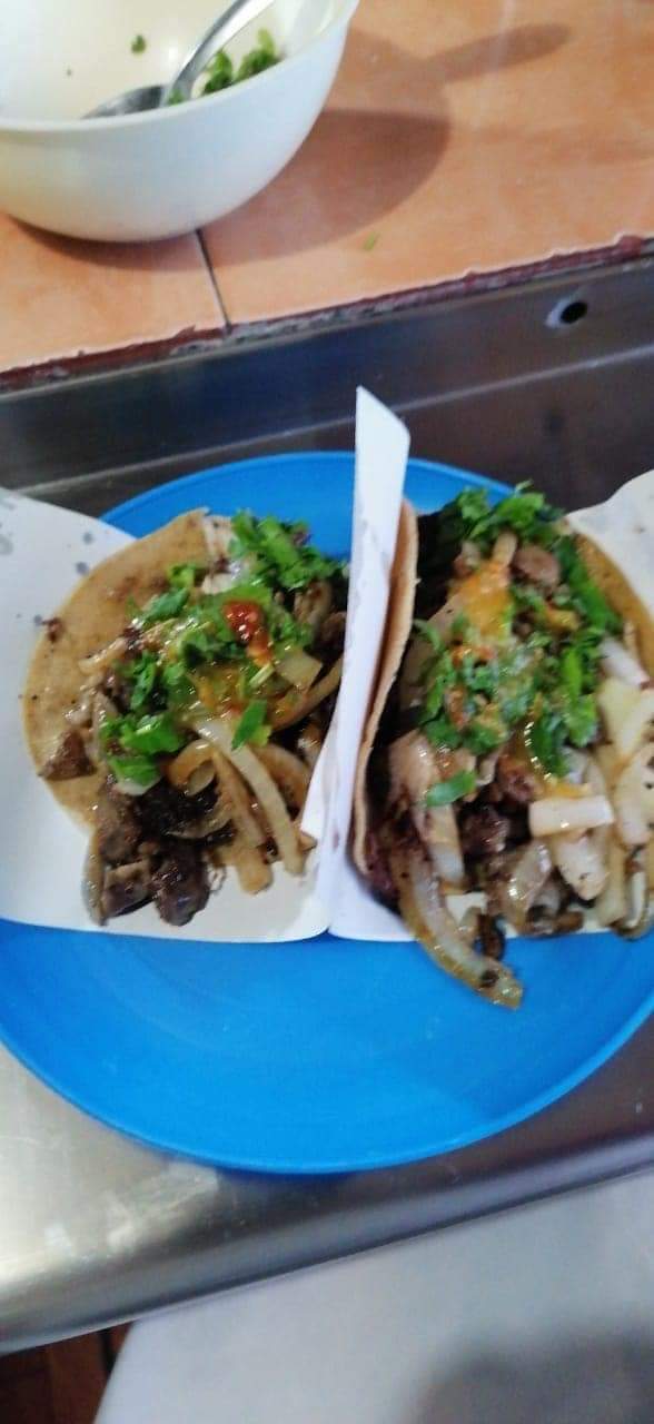Taquería "El güiro". image 6
