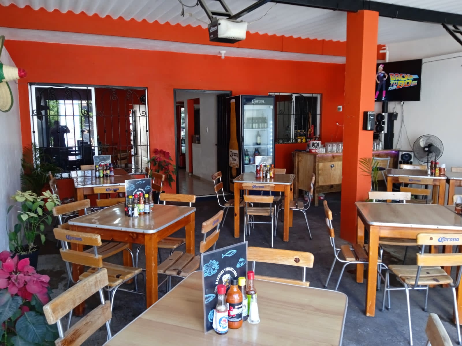 Mariscos y Micheladas Los Tocayos image 1