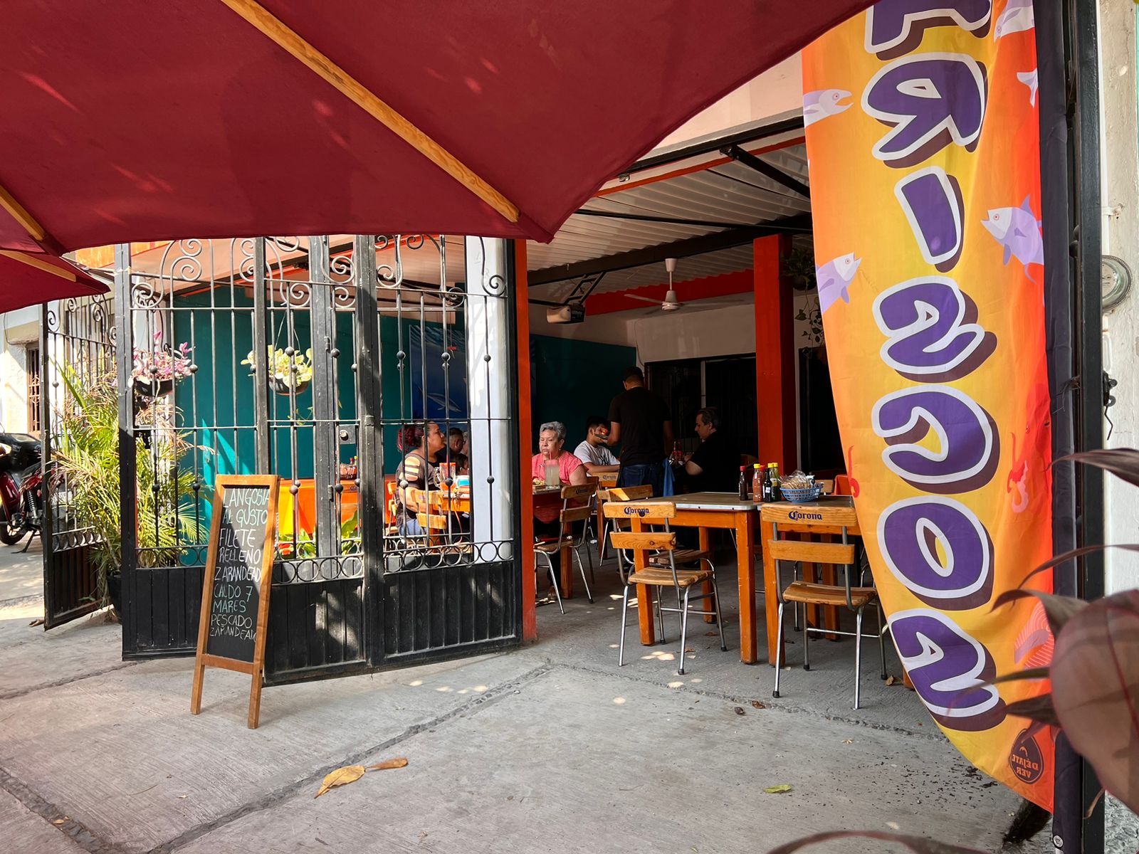 Mariscos y Micheladas Los Tocayos image 9