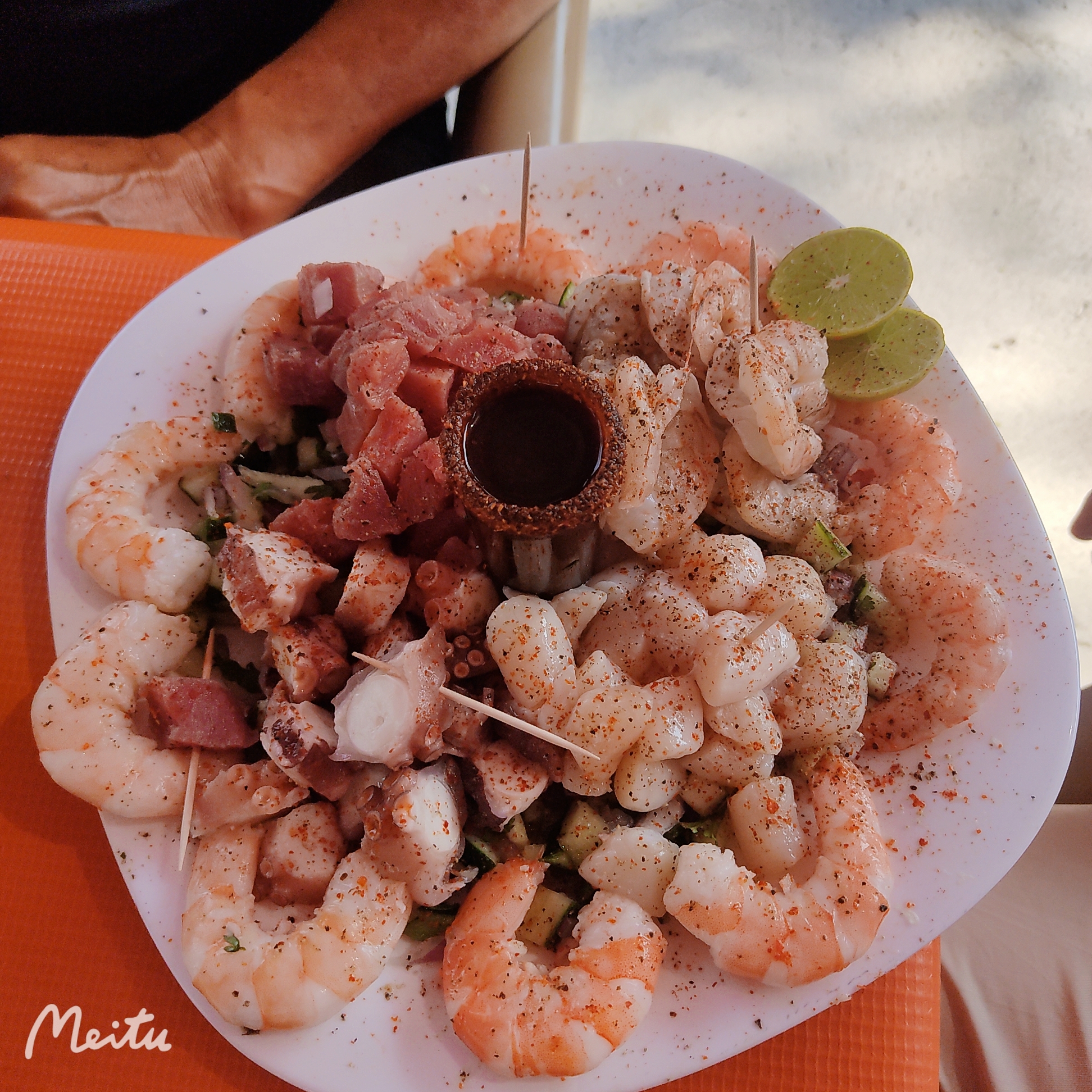 Mariscos y Micheladas Los Tocayos image 10