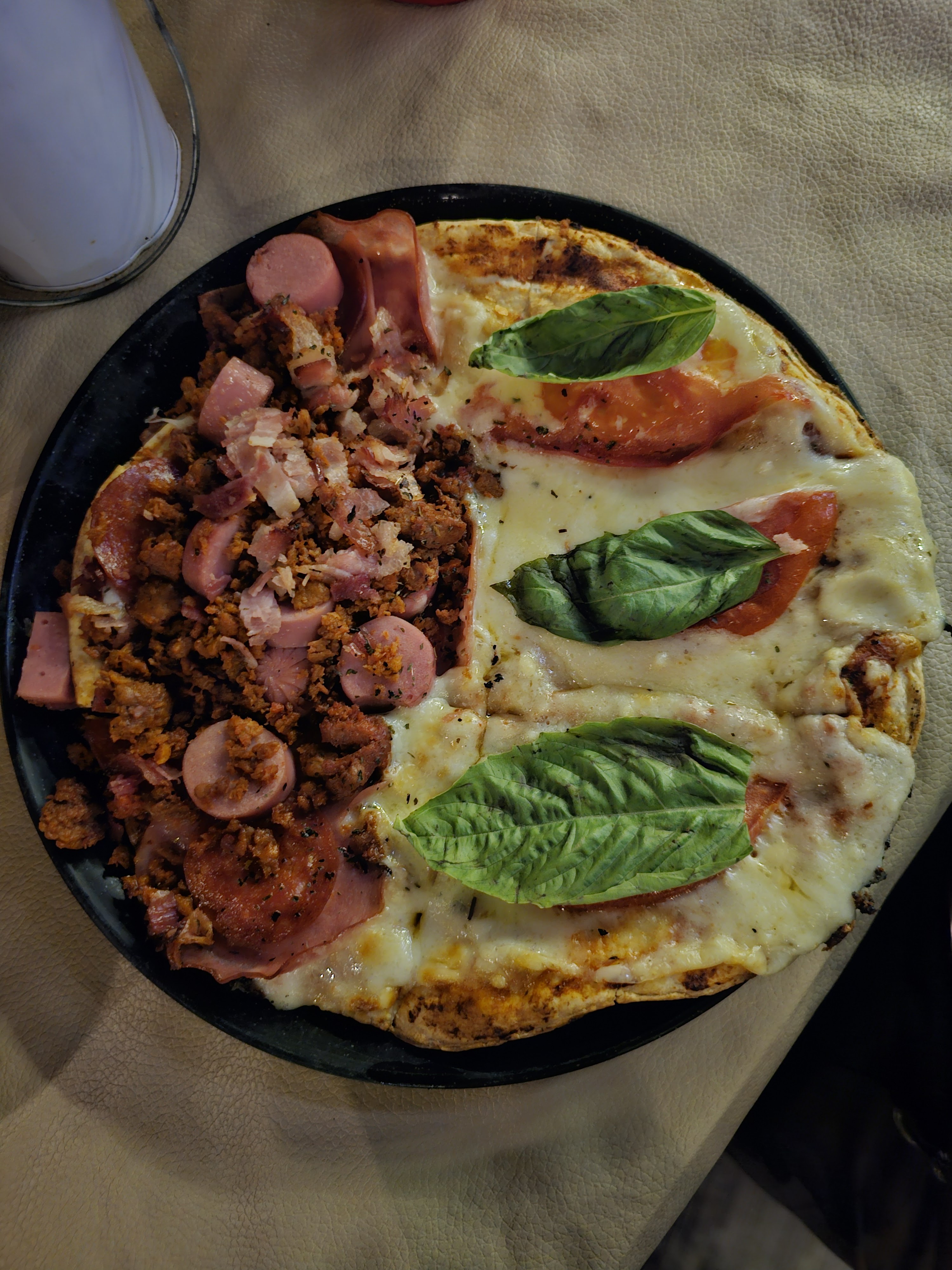 AdoBe Pizza Comala image 4