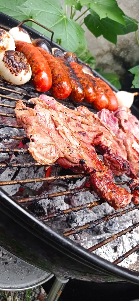 Carnes asadas tres cuartos image 2