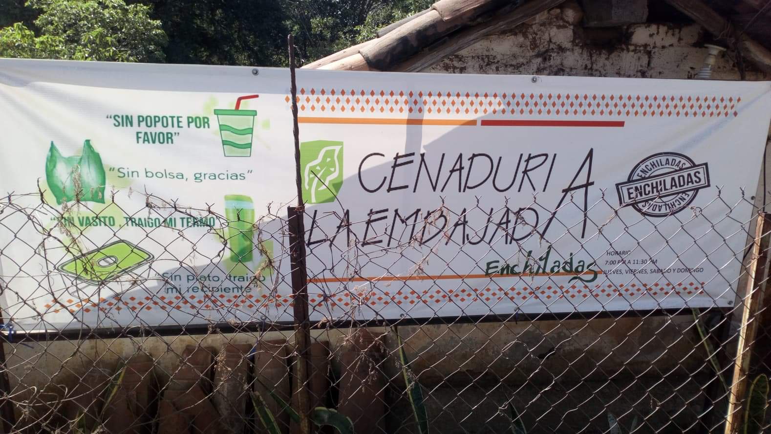 Cenaduria La Enbajada image 3