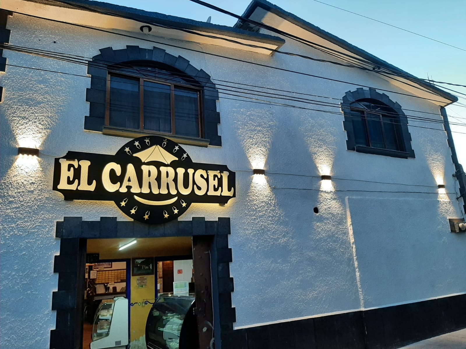 Pasteles y Pizzas El Carrusel image 1