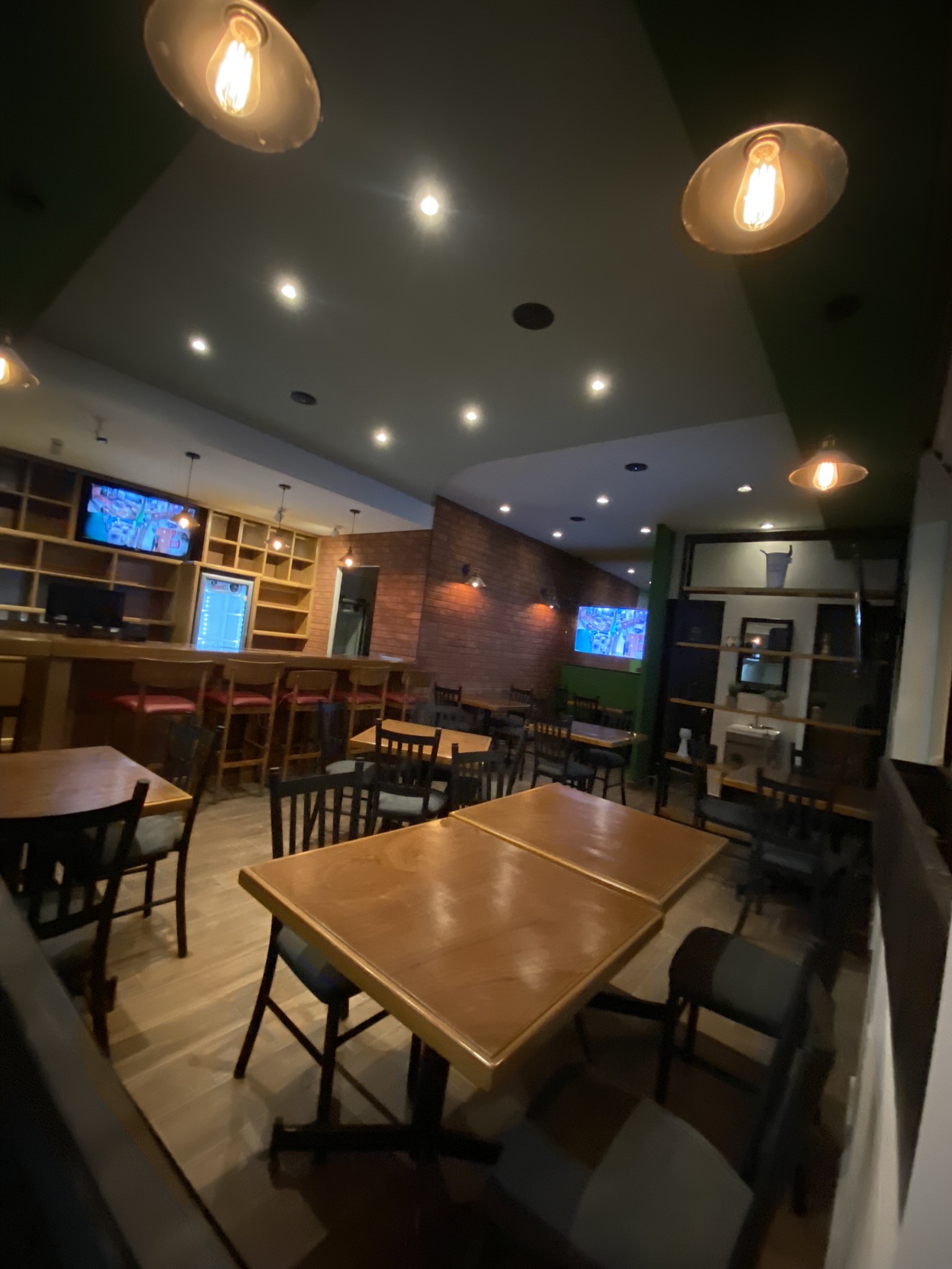 Ahumada Cerveceria image 4