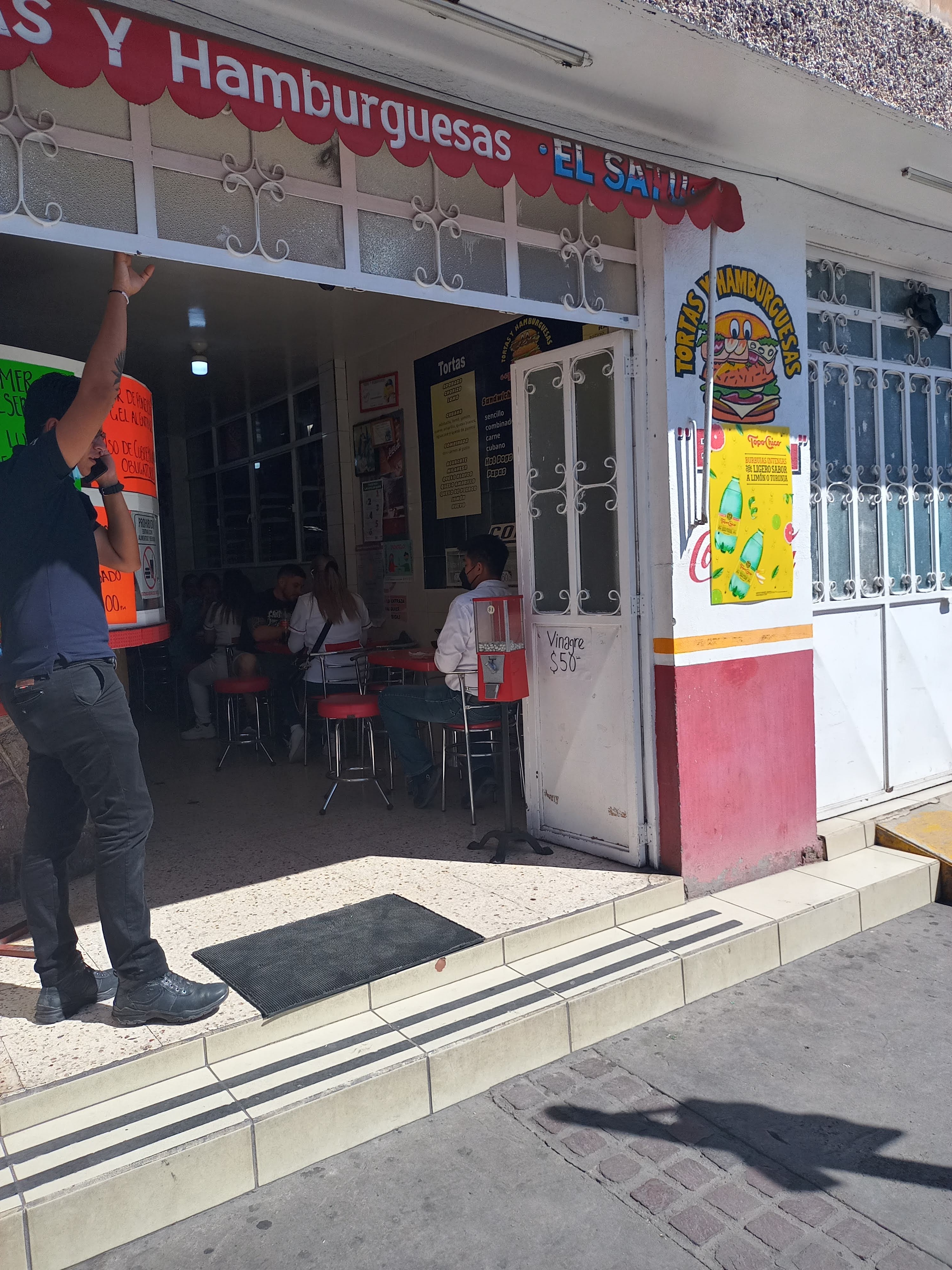 Tortas y hamburguesas El Satu image 6