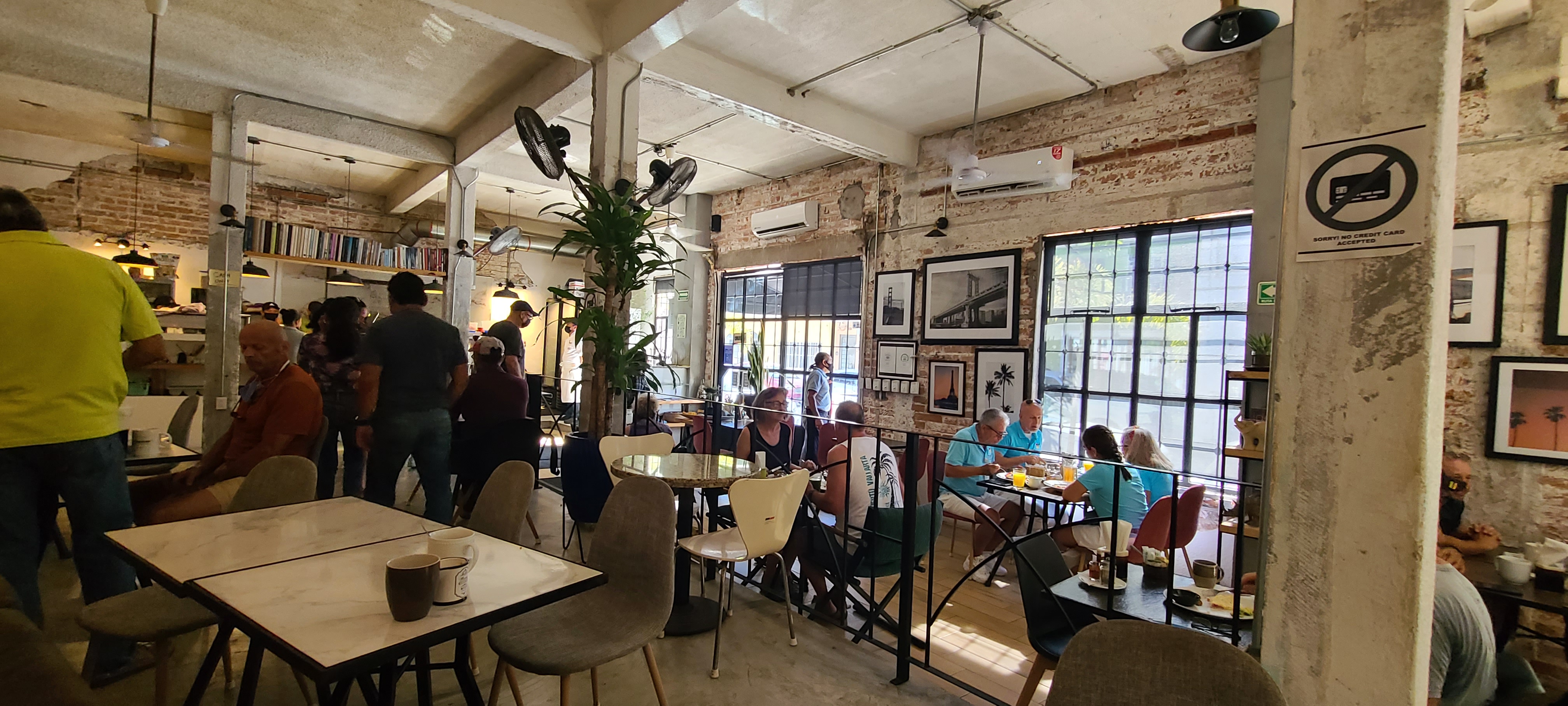 Mi Cafe Restaurant & Coffee Shop image 1